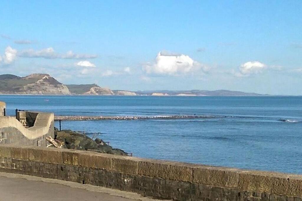Private Apartment, Parking, Sea And Country Views Lyme Regis Zewnętrze zdjęcie